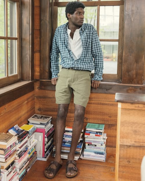 lifestyle image of Cotton Linen Supply Short - 8.5"