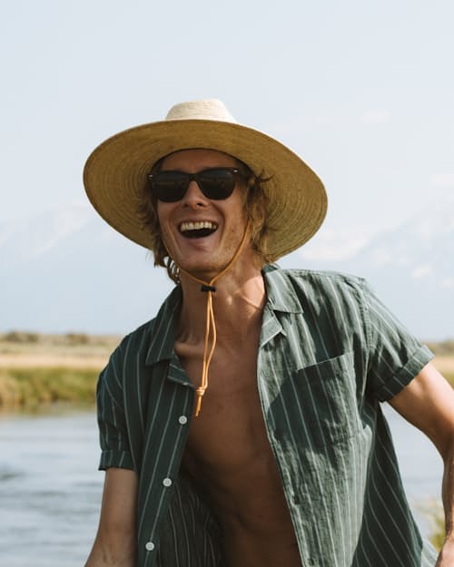 lifestyle image of Weekenders Sunglasses - Tortoise