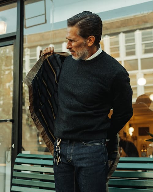 Rob is 5'8'', 170 lbs, and wearing a size M
