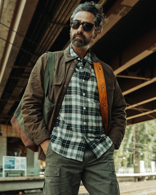 Quetzal is 6'1", 170 lbs, and wearing a size M