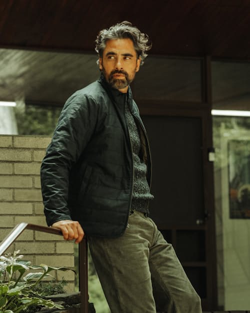 Quetzal is 6'1", 170 lbs, and wearing a size M