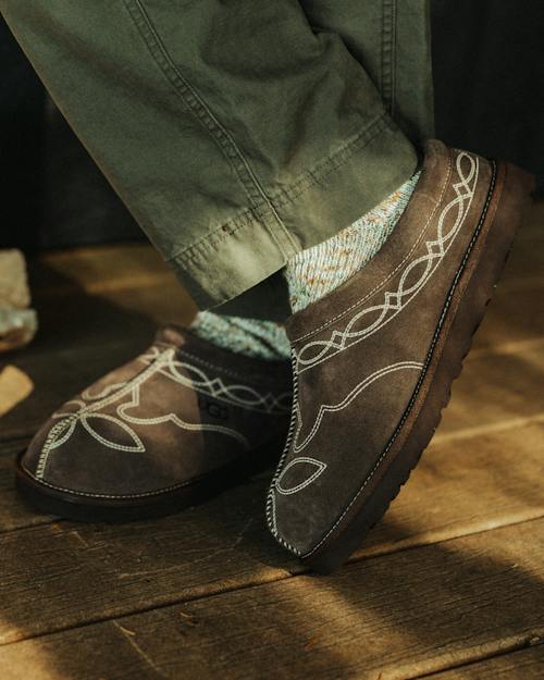 lifestyle image of Tasman Western Slipper