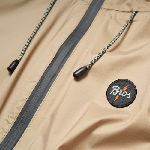 laydown image of Aguacero Rain Shell