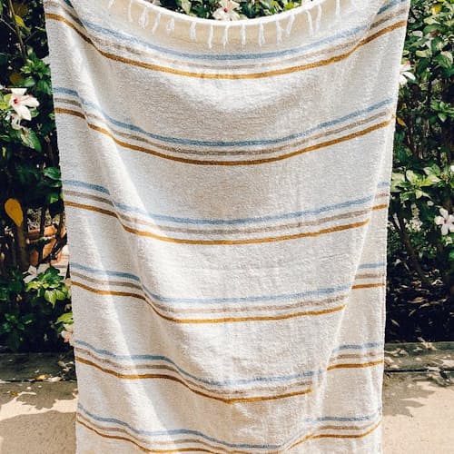 laydown image of Sunday Throw