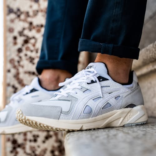 laydown image of Gel-DS Trainer OG