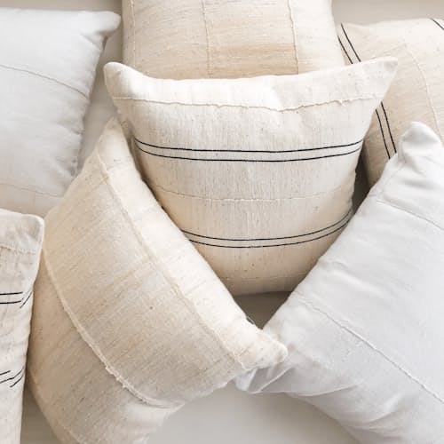 laydown image of Basse Pillow