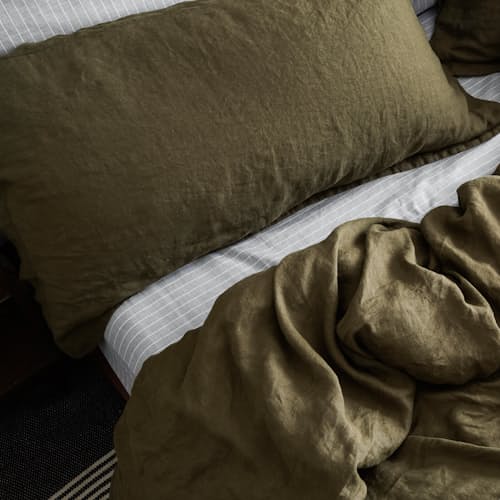 laydown image of Stonewashed Linen Duvet Set - Queen