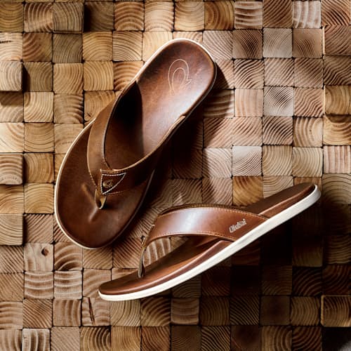 laydown image of Nalukai Sandal