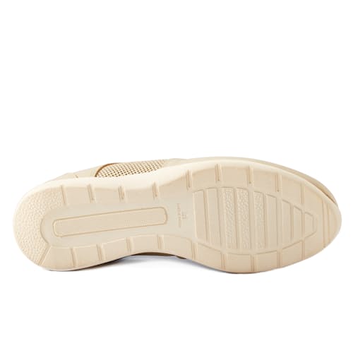 laydown image of Bennett Trainer