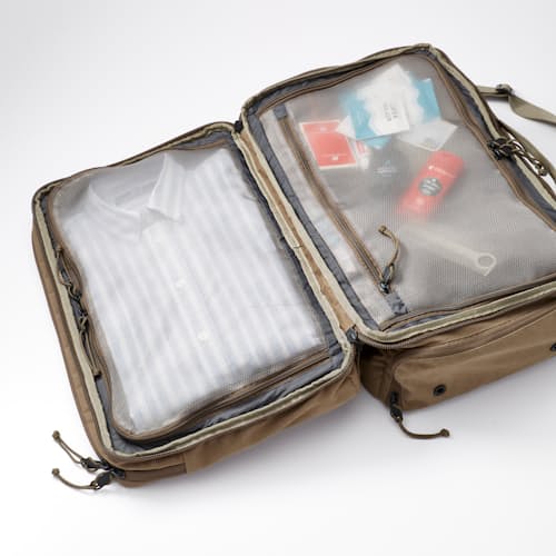 laydown image of The Mission Hybrid 40L - Exclusive