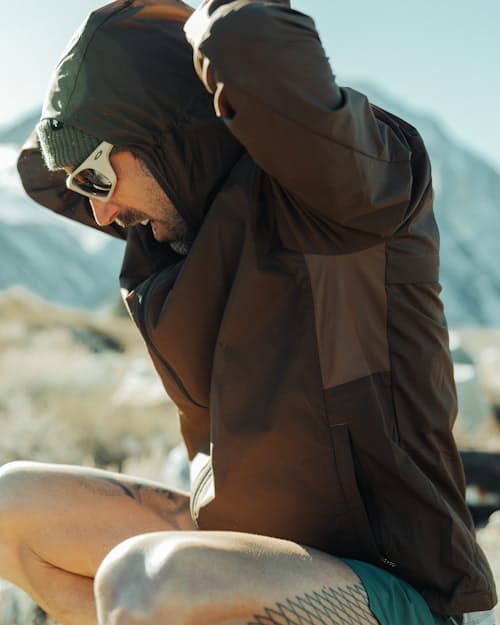 lifestyle image of Running Windshell