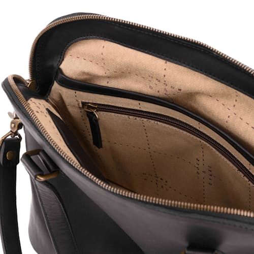 laydown image of Women's Britton Day Bag