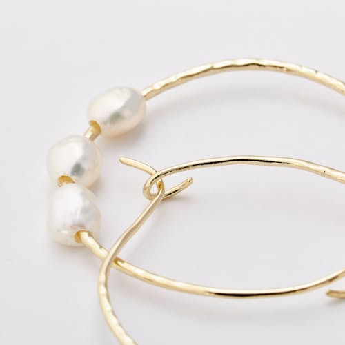 laydown detail image of Women's Pearl Hoop Earring