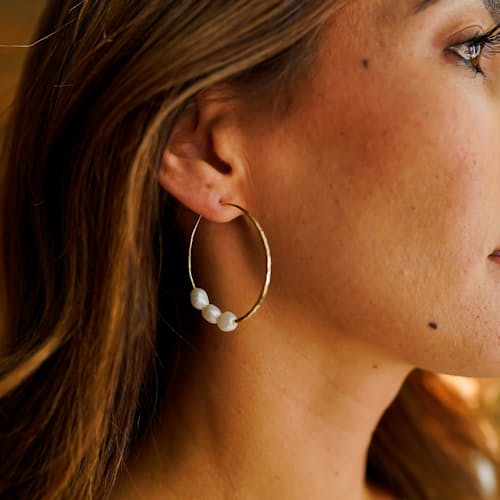 lifestyle image of Women's Pearl Hoop Earring