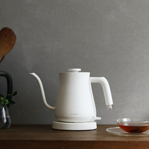 lifestyle image of Balmuda Kettle