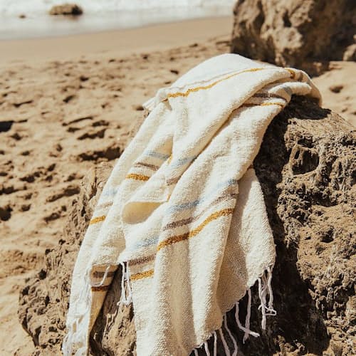 laydown image of Sunday Throw