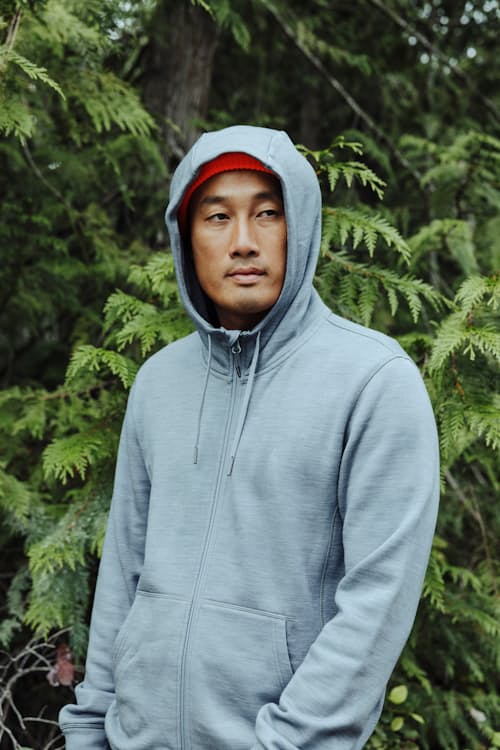 Peter is 6’0’’, 165 lbs, and wearing a size M