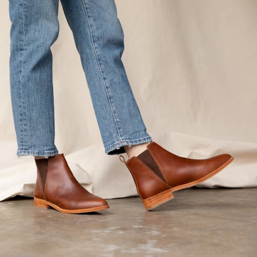 laydown image of Chelsea Boot - Women's