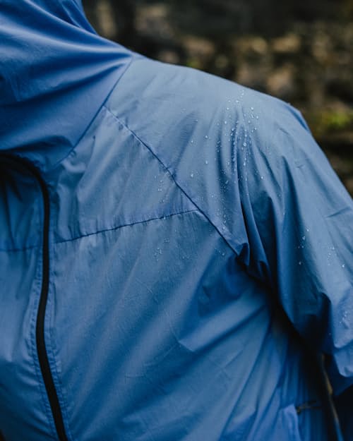 lifestyle image of Running Windshell