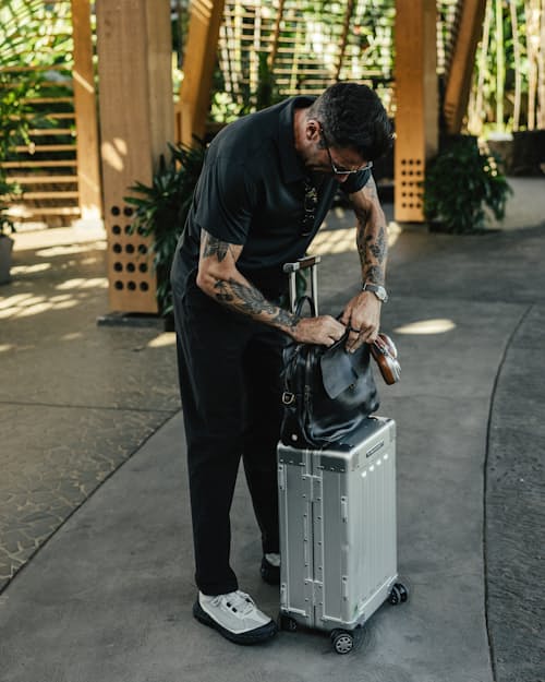lifestyle image of Zeppo Business Bag