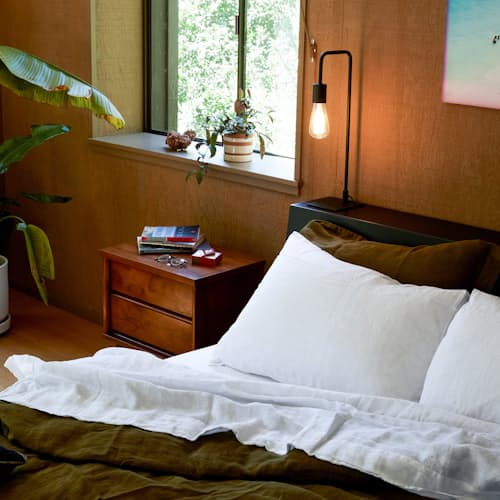 laydown image of Stonewashed Linen Sheet Set - Queen
