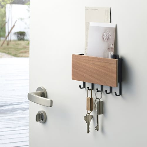 lifestyle image of Rin Magnetic Key Rack w/ Tray