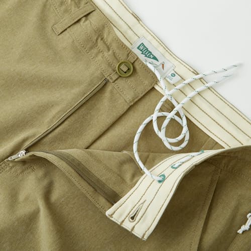 laydown image of Hybrid Cruiser Shorts - 9"
