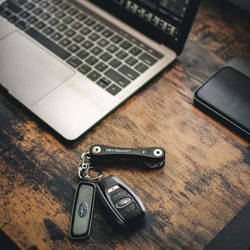 laydown image of KeySmart Pro w/ Tile Smart Location