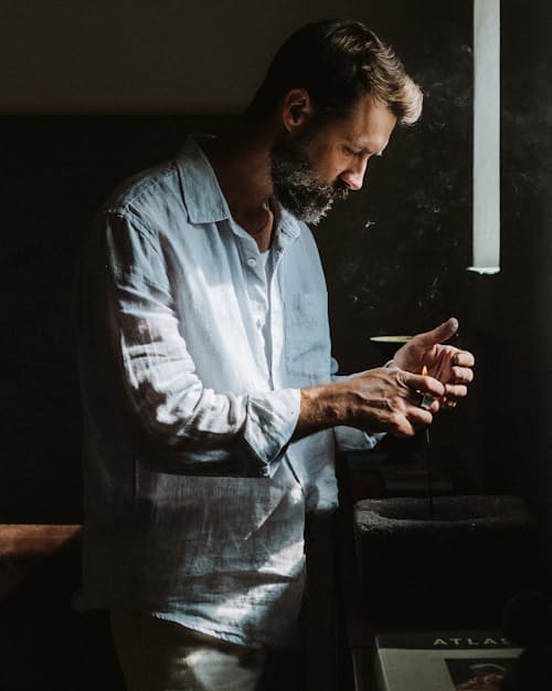 lifestyle image of Isles Linen Shirt
