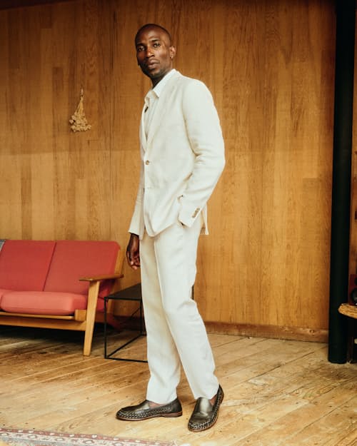 lifestyle image of The Stevens Linen Herringbone Blazer
