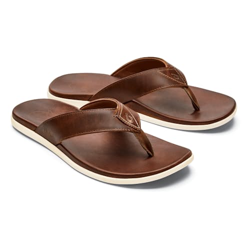 laydown image of Nalukai Sandal