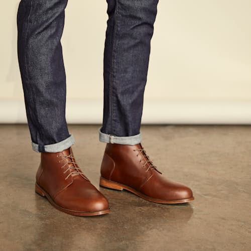 laydown image of Emilio Chukka Boot