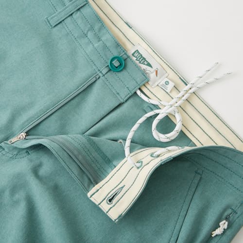 laydown image of Hybrid Cruiser Shorts - 9"