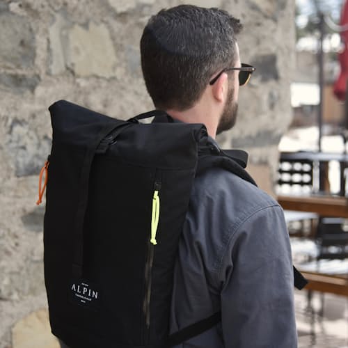 laydown image of Metro Pack