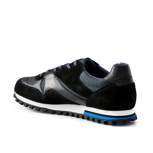 laydown image of Marathon Trainer