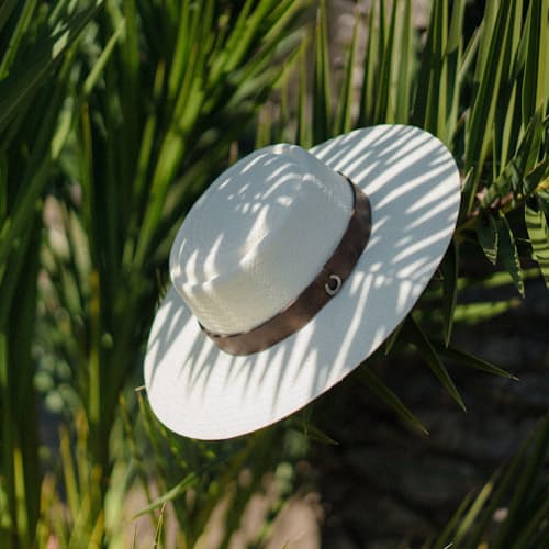 laydown image of L'Amour Buckaroo Straw Hat