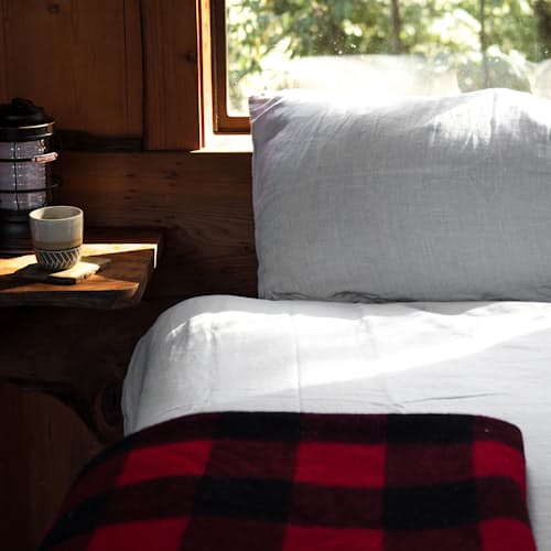 laydown image of Mica Linen Sheet Set (Queen)