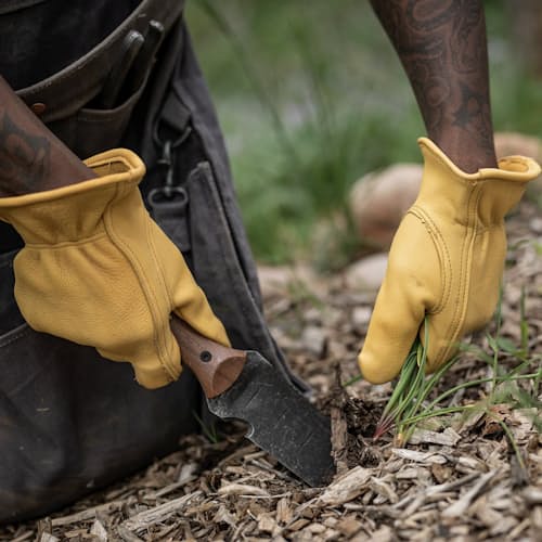 lifestyle image of Classic Work Glove
