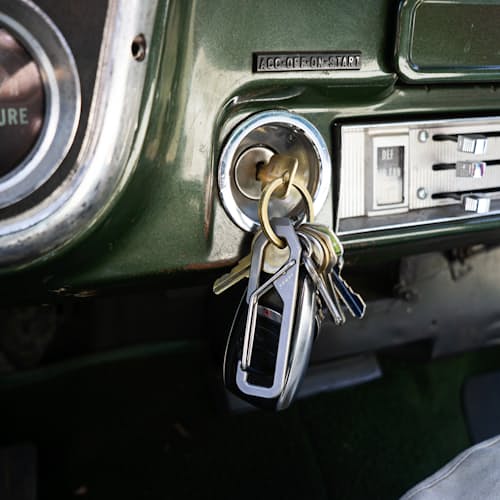 laydown image of The Holcombe Carabiner