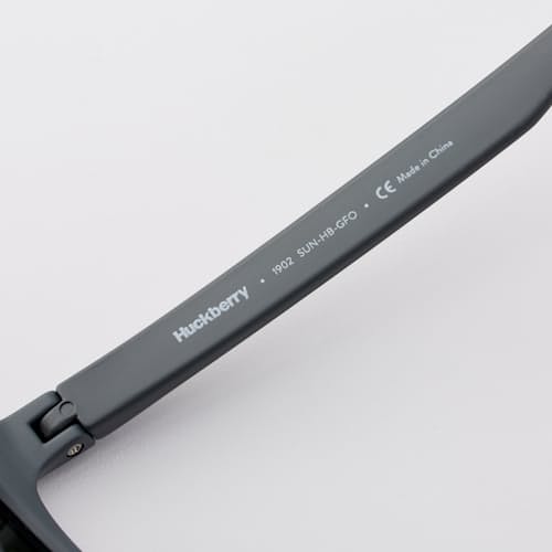 laydown image of Weekenders Sunglasses
