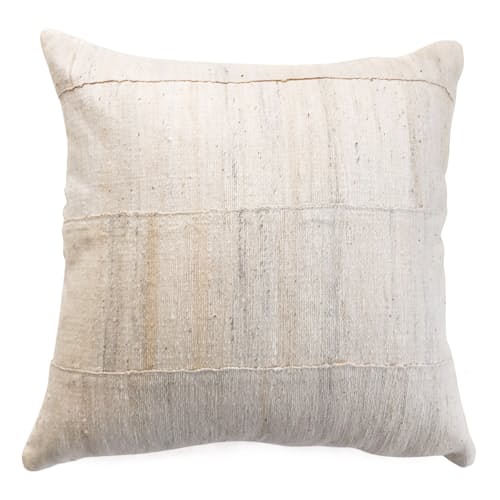 laydown image of Basse Pillow