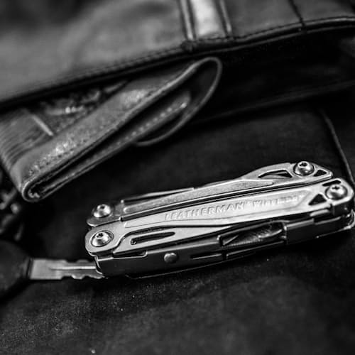 laydown image of Wingman + Sheath