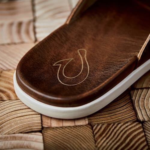 laydown image of Nalukai Sandal