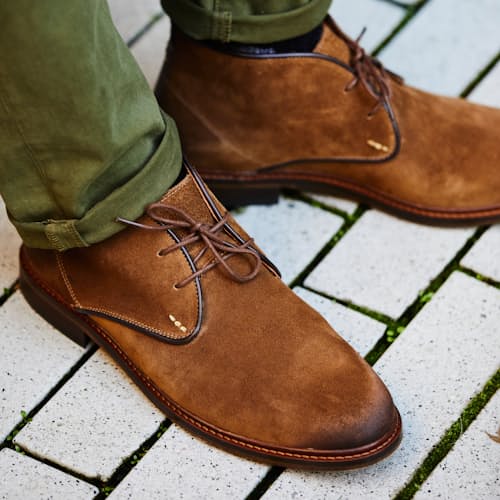 laydown image of Dalton Suede Chukka