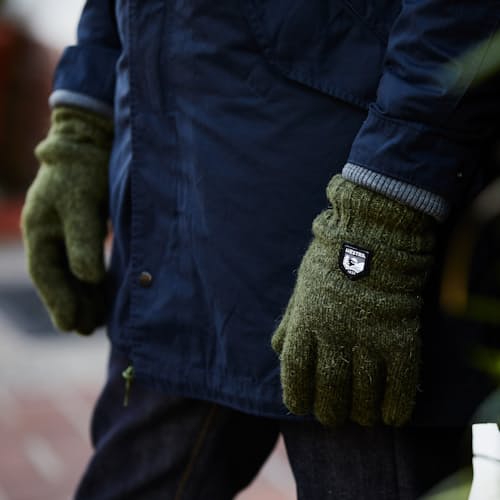 lifestyle image of Basic Wool Glove