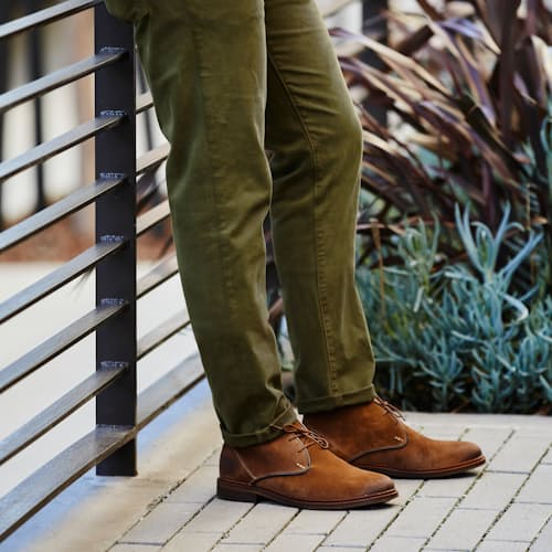 laydown image of Dalton Suede Chukka