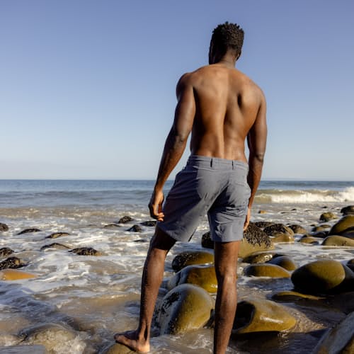 lifestyle image of Hybrid Cruiser Short - 7.5"