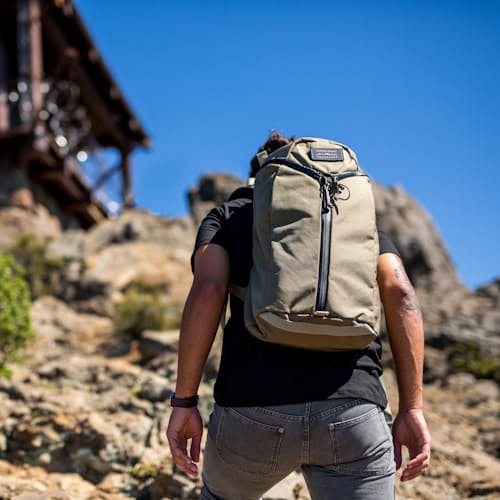 laydown image of 1000D Urban Assault - 21L - Huckberry Exclusive