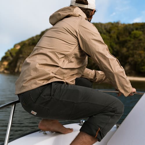 laydown image of Aguacero Rain Shell