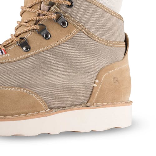 laydown image of Safari Mucks